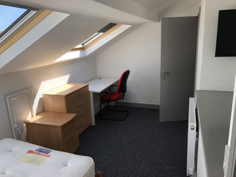 Flat 3 - 4 Hobson Road, Selly Oak, Birmingham, B29 7QA