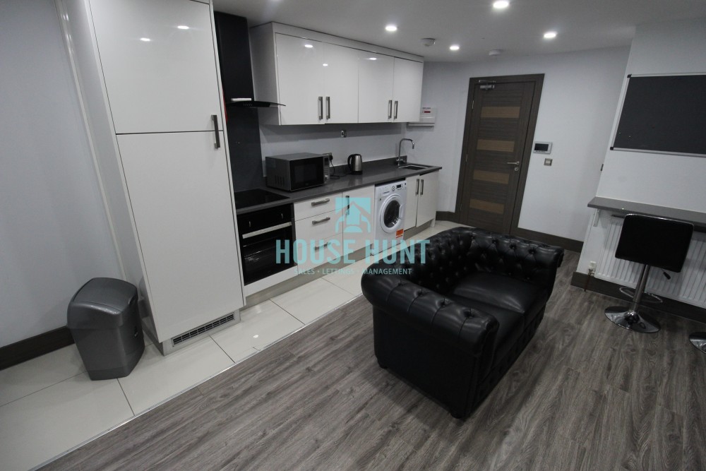 Renwick Apartments, Selly Oak, Birmingham, B29 7BL - Flat 305