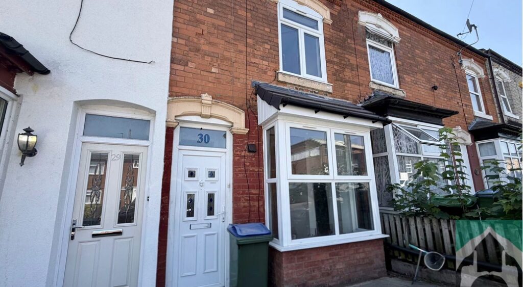 30 woodlands street smethwick B66 3TF